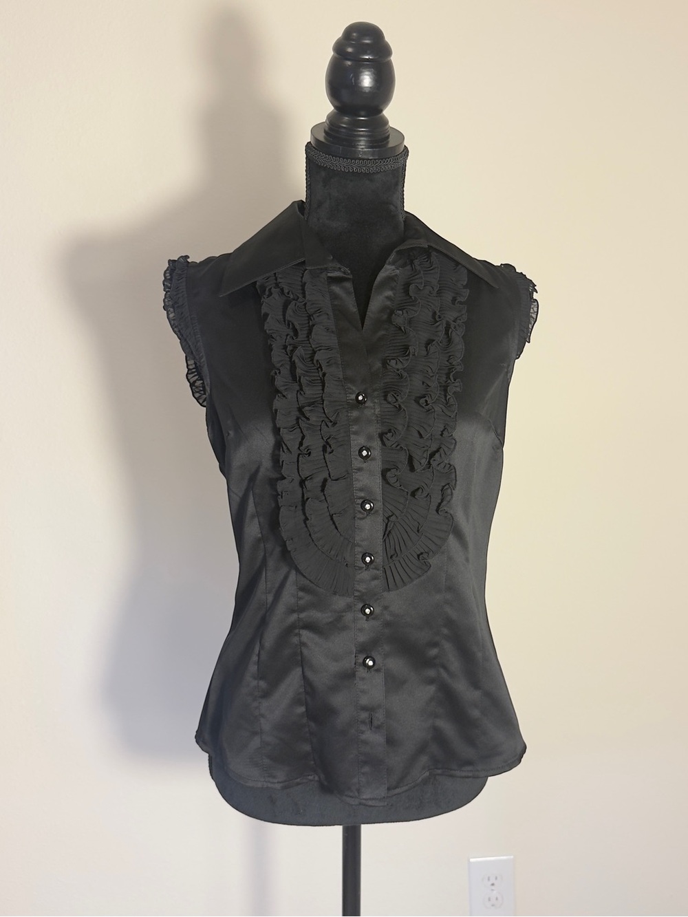 Sleeveless Solid Black Ruffle-Front Women’s Blouse by Ali & Kris Size M